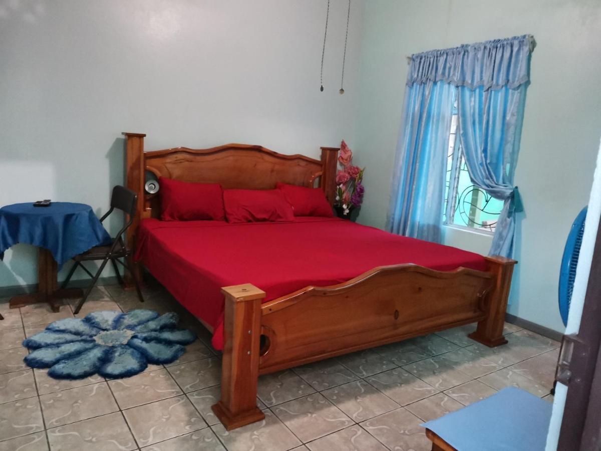 Cabinas Mitchaelle'S Puerto Viejo de Talamanca Ngoại thất bức ảnh