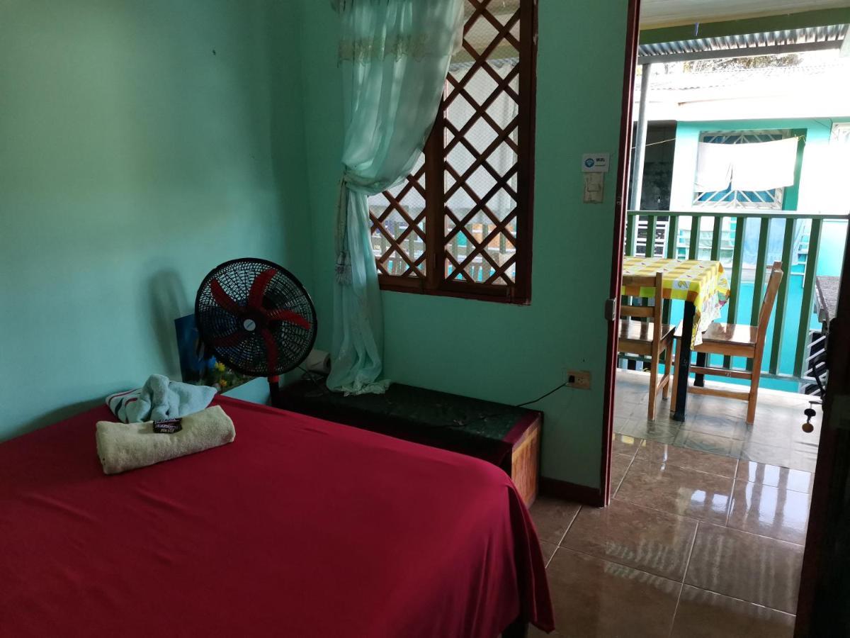 Cabinas Mitchaelle'S Puerto Viejo de Talamanca Ngoại thất bức ảnh
