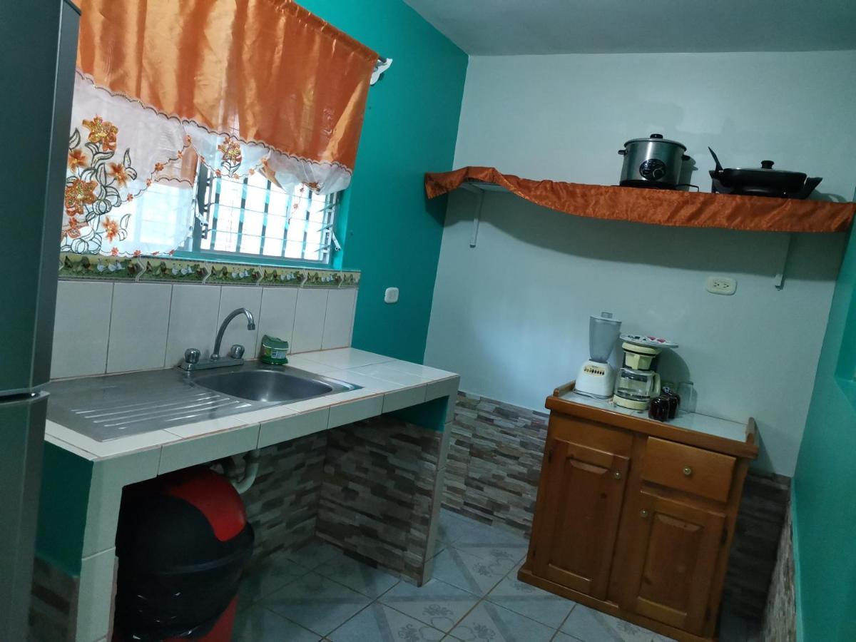 Cabinas Mitchaelle'S Puerto Viejo de Talamanca Ngoại thất bức ảnh