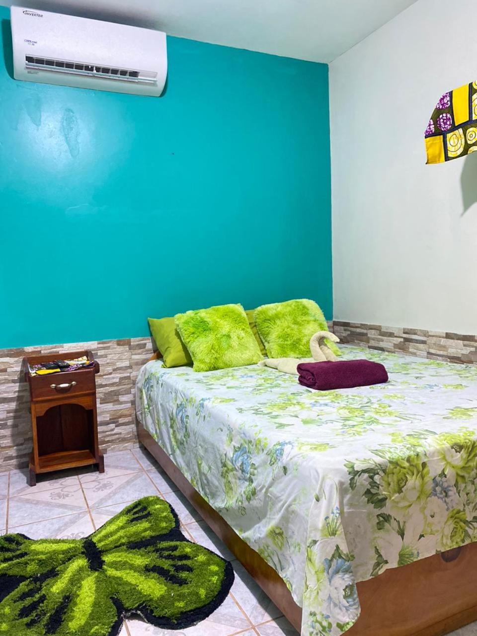Cabinas Mitchaelle'S Puerto Viejo de Talamanca Ngoại thất bức ảnh